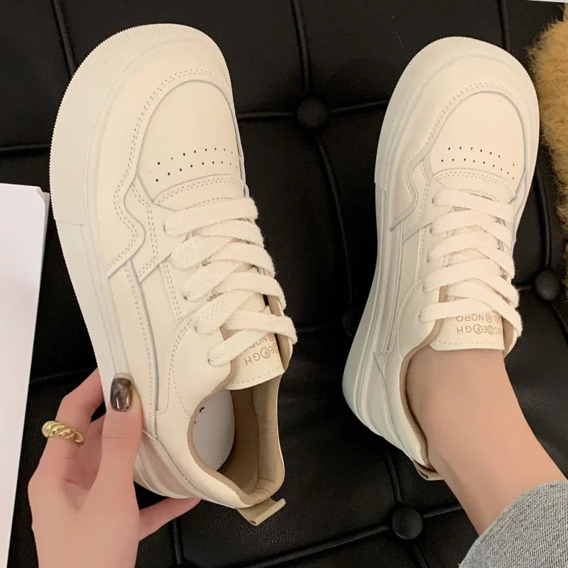 Women Genuine Leather Flat Shoes Spring and Autumn Fashionable and Breathable Women Casual Wear Resistant Leather White Sneakers