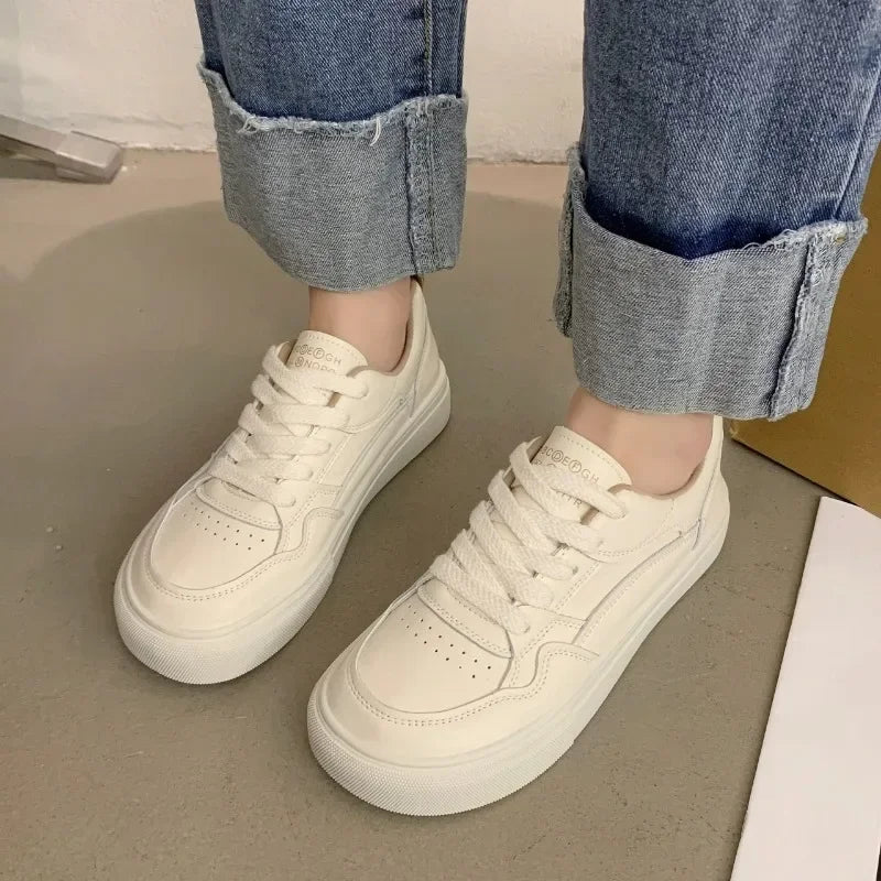 Women Genuine Leather Flat Shoes Spring and Autumn Fashionable and Breathable Women Casual Wear Resistant Leather White Sneakers