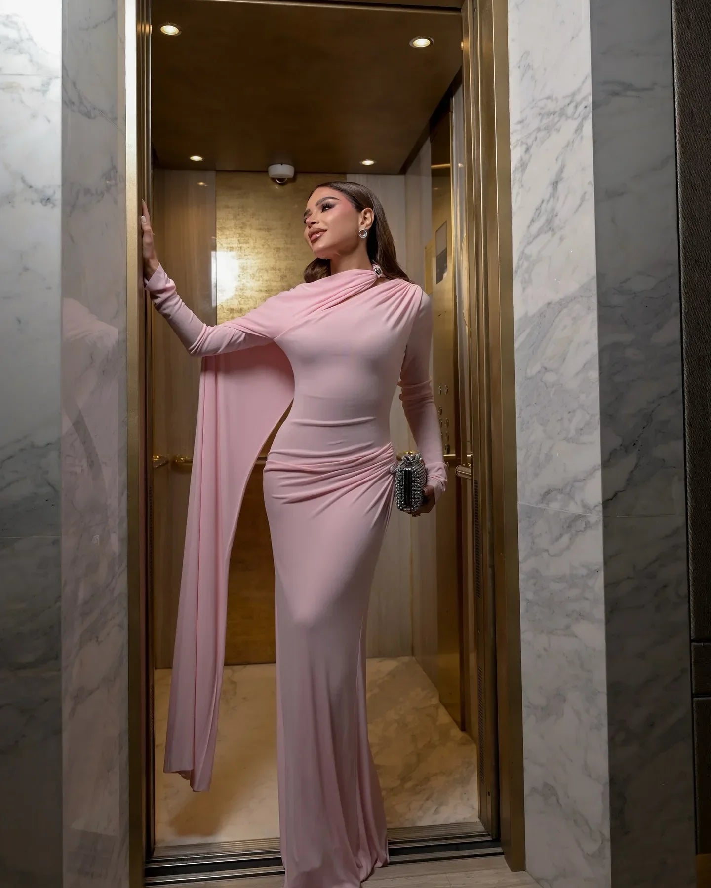 Long Evening Dresses 2025 Tender Yellow Wedding Party Dress Satin Halter Long Sleeve Formal Dubai Prom Dress Elegant Customized