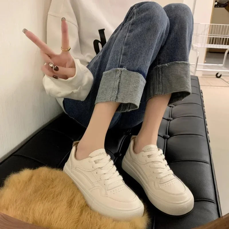 Women Genuine Leather Flat Shoes Spring and Autumn Fashionable and Breathable Women Casual Wear Resistant Leather White Sneakers